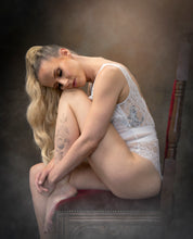 Load image into Gallery viewer, Beauty Queen